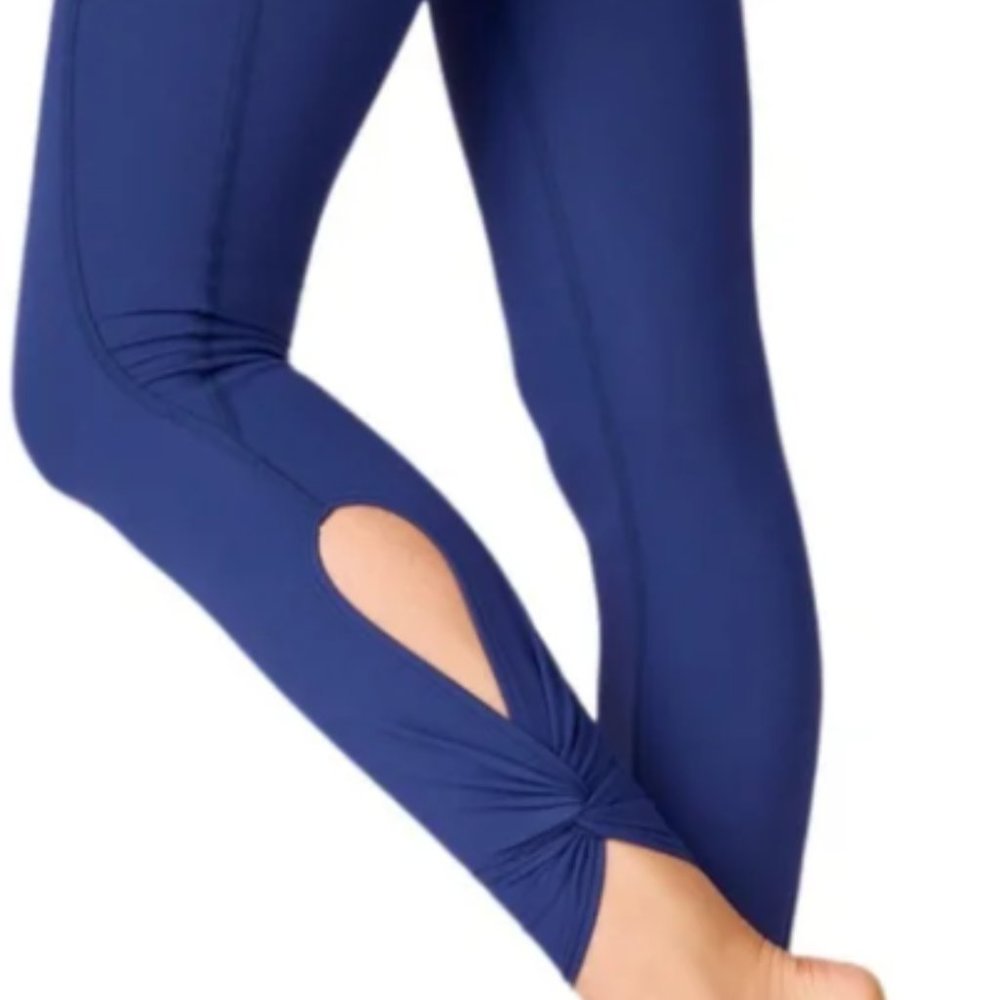 Fabletics Navy Oasis High-Waisted 7/8 Legging